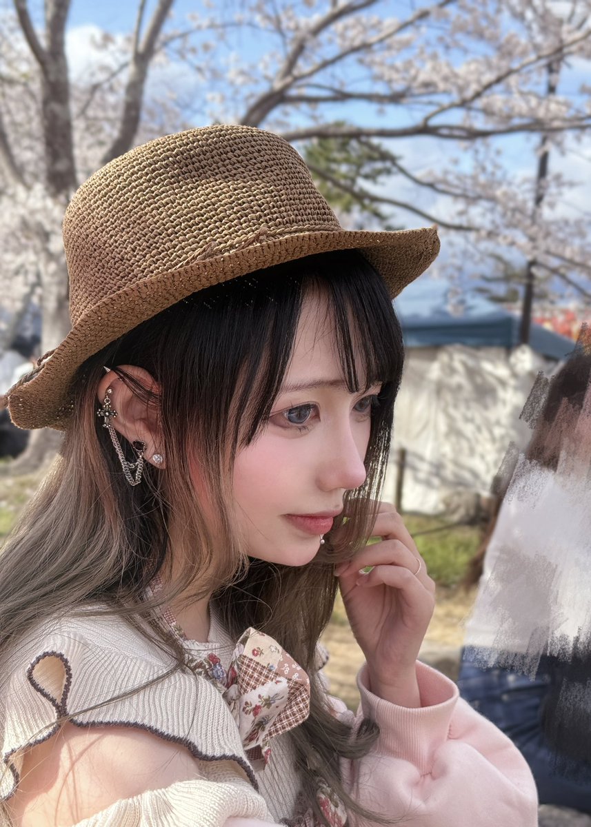 벚꽃 보고 왔어욤🌸
(+피어싱이 많아졌어ㅎ)