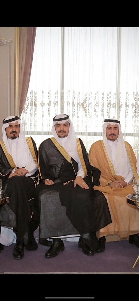 alhiani_'s tweet photo. مبداي مع ربعي على العز والطيب
 لو ينهدم بيت . . . المعزه عمرته
َ
 ماني مدور في رفيقي عذاريب 
وان شفت عذروبه بعيني سترته . https://t.co/Hps3GTeW3K
