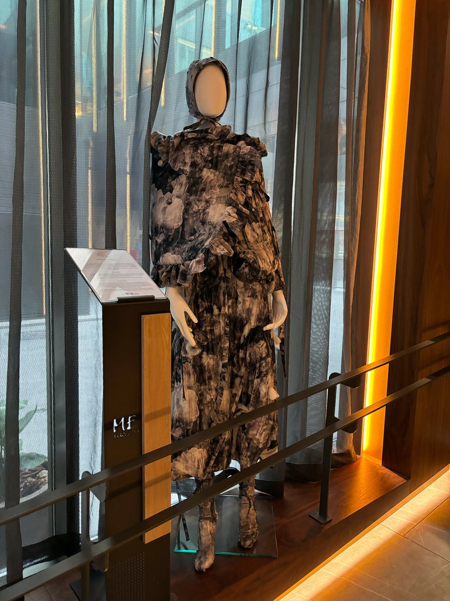 LCI_Barcelona's tweet photo. ➡️ Estudiantes del Máster en Marketing participaron en la @080_bcn_fashion de la mano de Globe Comunicación.

🏨 El Hotel ME Barcelona, espacio asociado a la 080, albergó varios looks de los #LCIAlumni Olivia García y @Dominnico_brand.

👏 ¡Enhorabuena a todos y todas!

[2/2] https://t.co/XVmUicSfui