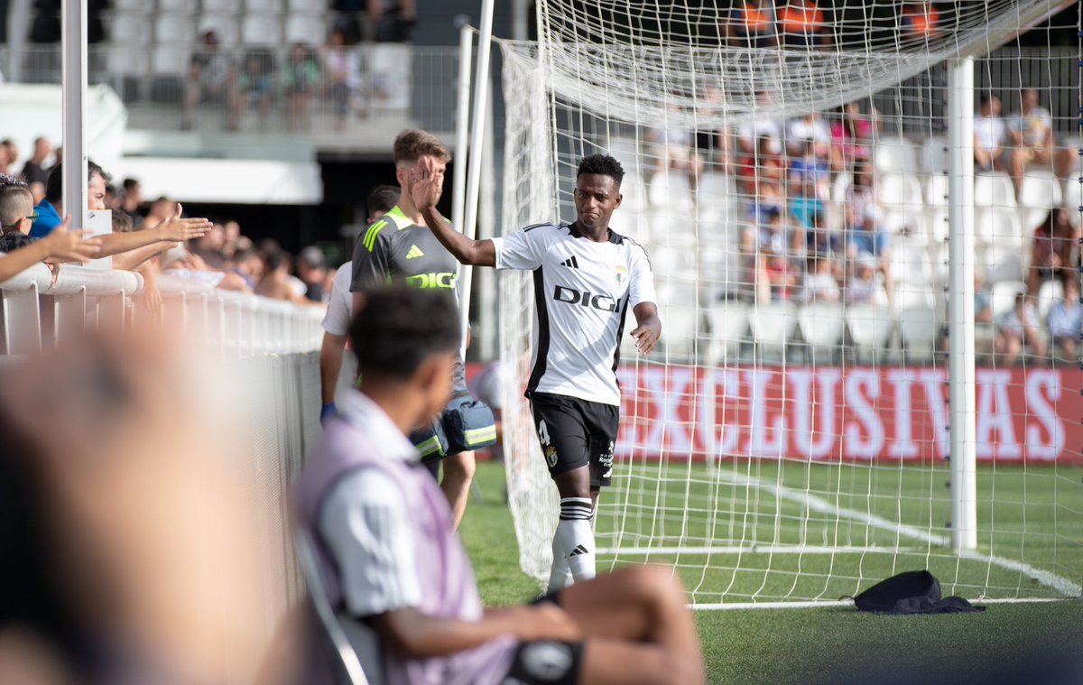 ⚽️El de ayer, probablemente el partido más completo del cafetero con la camiseta del <a href="/Burgos_CF/">Burgos Club de Fútbol</a> . No solo cumplió, también corrigió: decisiones, concentración, precisión en los pases y atrevimiento en ataque.

Y amargó la tarde a más de uno...

Partidazo de Anderson Arroyo.