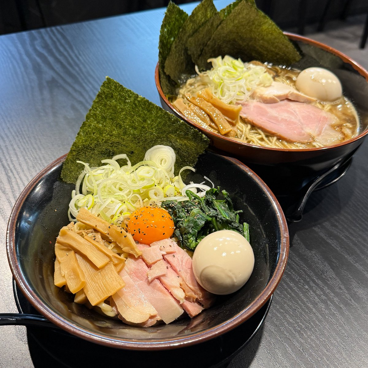 らぁ麺 BUTABONEさん

油そば(塩)

夫氏はニボトンを…🤤
(まだ試作段階らしいけど美味しく完食！)
ヒロキくんのニボトンが食べれるなんて😭✨

ご馳走さまでした🙏

#津久井浜 #ラーメン #BUTABONE