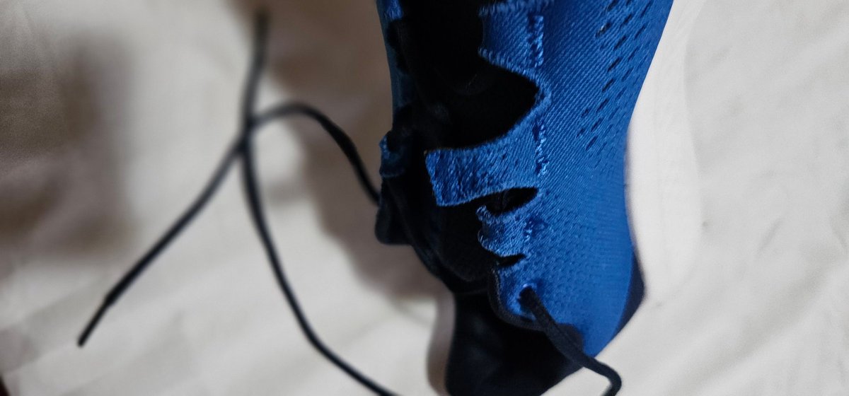 MarkLittle56476's tweet photo. @underarmourza @UnderArmour I am shocked at the service of under armour, I am a brand loyal customer, bought shoes, wore them 3 time, did not keep the slip as I thought it was quality, the lace eye broke. Now they say I can't be help, shocking https://t.co/nS2iJlpTsk