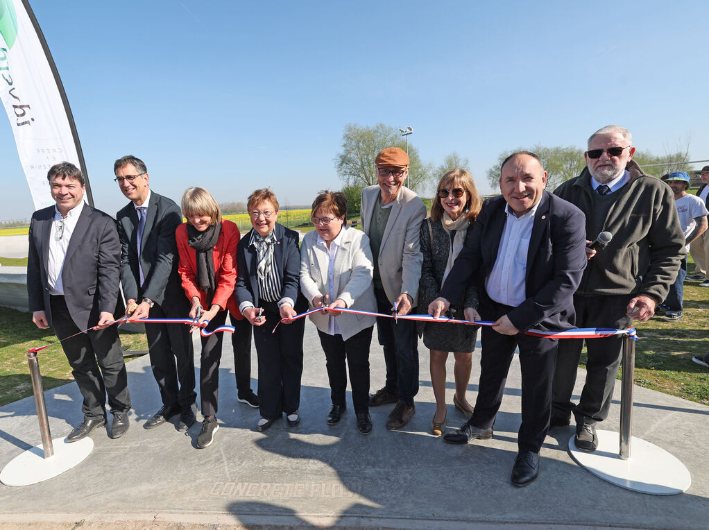 Valmetropole's tweet image. #Inauguration d’un flowpark 🛹 à Rombies-et-Marchipont
Celui-ci🛹 s’inscrit dans un projet + vaste d’aménagement d’un parc nature, sport &amp;amp; loisirs. #ValenciennesMétropole a soutenu financièrement ce projet dans le cadre du Fonds de Soutien aux Investissements Communaux #FSIC.