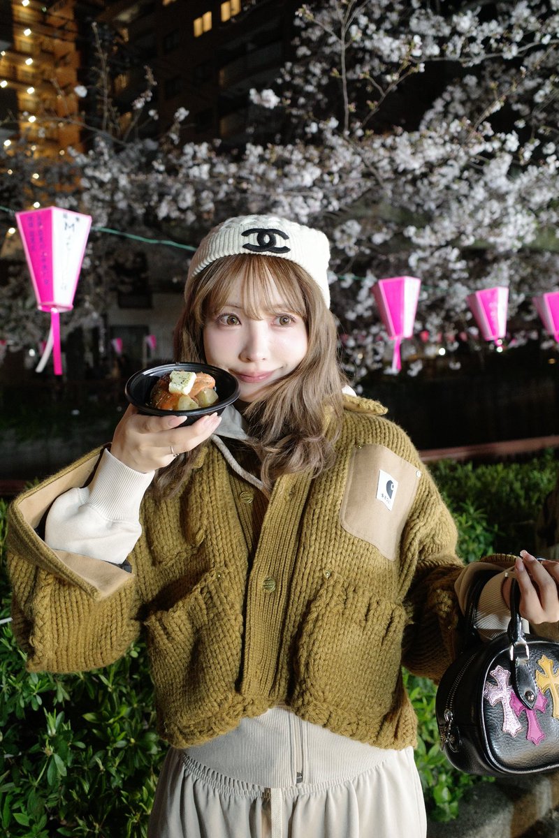 yua_mikami's tweet photo. 花より団子🫶🏻
花よりゆあでしょ？🌸 https://t.co/3HwlYjgSJ4