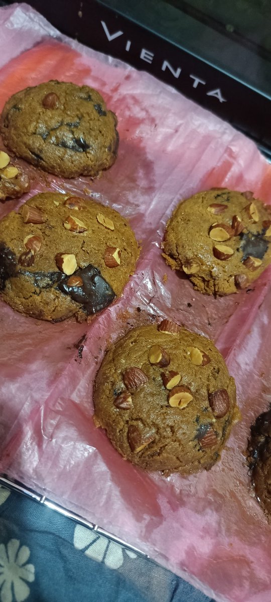 lynafff's tweet photo. - Soft Cookies
Asli ini yg selalu ku pikirkan sebelum mudik. Pengen bikin di kos tp kendala alat 😭. Walaupun agak gepeng dan almondnya sangat tidak estetik, tp ini enak bgt. Ngga kalah rasanya sama yg harga 50an :p
Soft n lumer ❤🧚‍♀️ https://t.co/JwzA2jWrK2