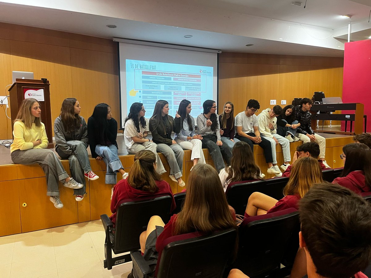 PadreDamianSSCC's tweet photo. L'alumnat de 4t #ESO ha gaudit d'una sessió informativa sobre el #batxillerat en la qual han pogut escoltar el testimoni dels companys que ja estan cursant aquesta etapa que ja s'apropa i tota la informació que cal conèixer de part del professorat. Estàs interessat? Visita'ns! https://t.co/iCyOCDI4NG