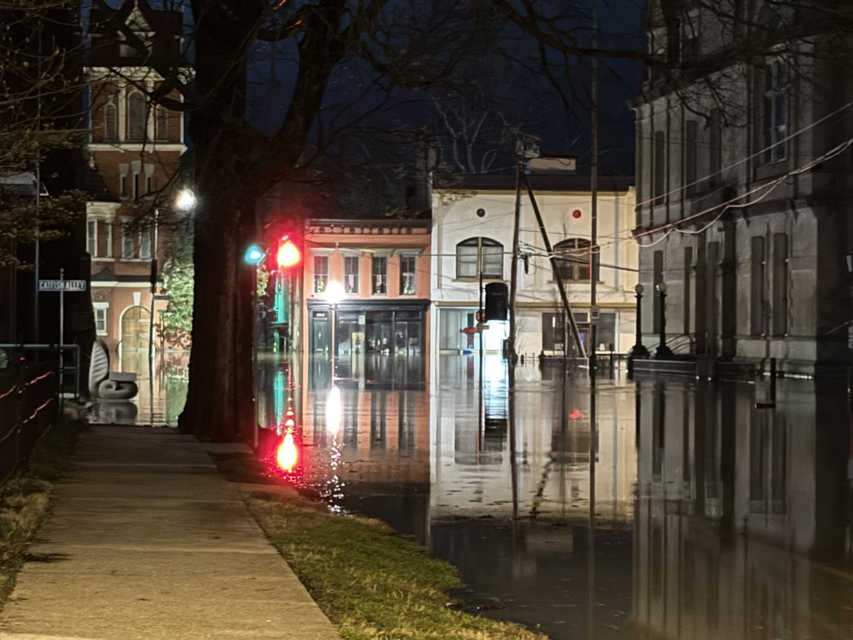☔️ A look at some of the flooding people in Kentuckiana are dealing with.