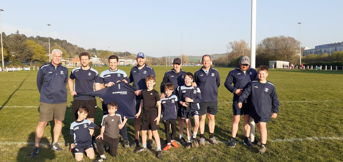 Diolch i Neville Evans, Cambrian Tyres am noddi cît i hyfforddwyr y timoedd Iau.

Thank you to Neville Evans, Cambrian Tyres, for sponsoring the Junior Coaches kit.