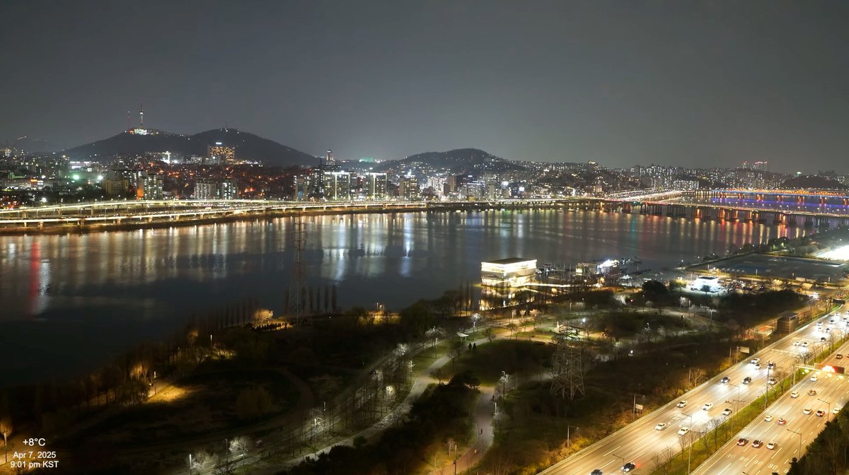 xanatosday's tweet photo. 현재 한강의 실시간 야경 모습 입니다 날씨가 좋은날은 더욱 선명하고 멋집니다. https://t.co/7moSw3tz3G