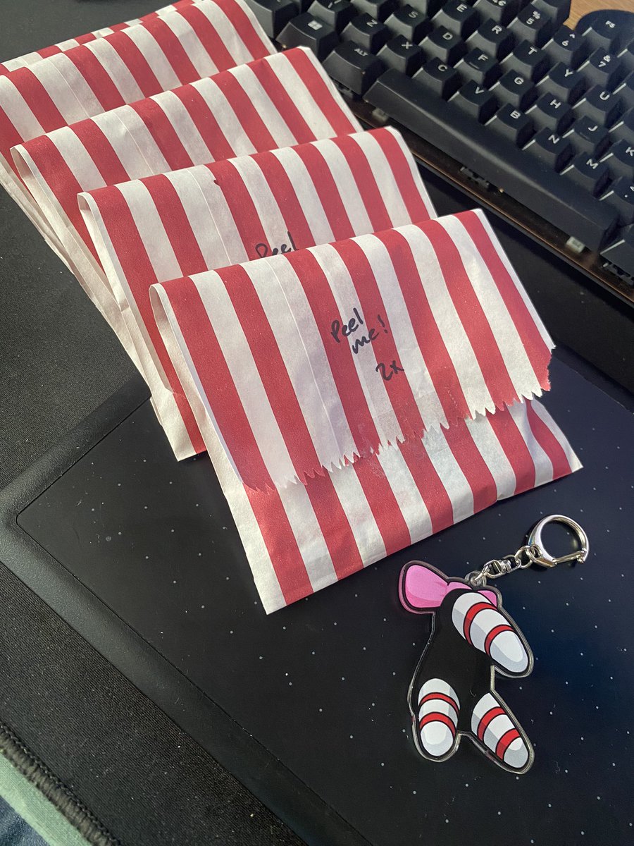 kingcosmore's tweet image. Hey! Sorry for the slight delay, there was some issues trying to get packaging material but they should all be shipped today!
etsy.com/uk/listing/187…
#SIGNALIS #Etsy