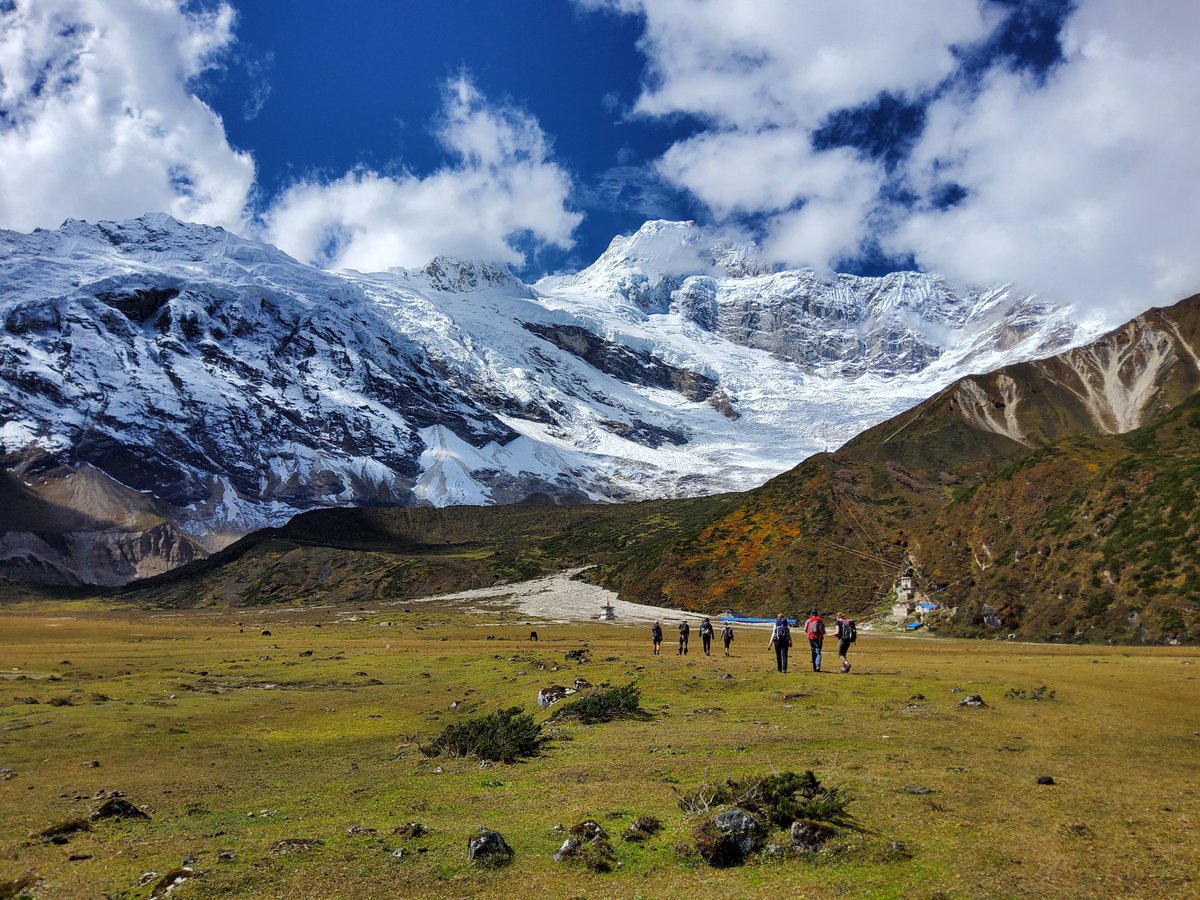थोरै पर सम्म हिन्दिम न त दाइ!
लोकेसन: पुङ्यान गुम्बा