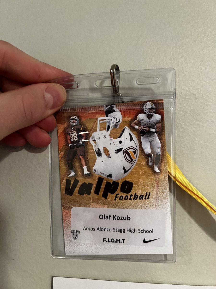 Had a great time at <a href="/valpoufootball/">Valpo Football</a> thank you <a href="/Coach_RJG/">RJ Ghilarducci</a> for having me down!! <a href="/PrepRedzoneIL/">Prep Redzone Illinois</a> <a href="/coachoc12/">Jake O’Connor</a> <a href="/AAStaggFootball/">Charger Football</a>