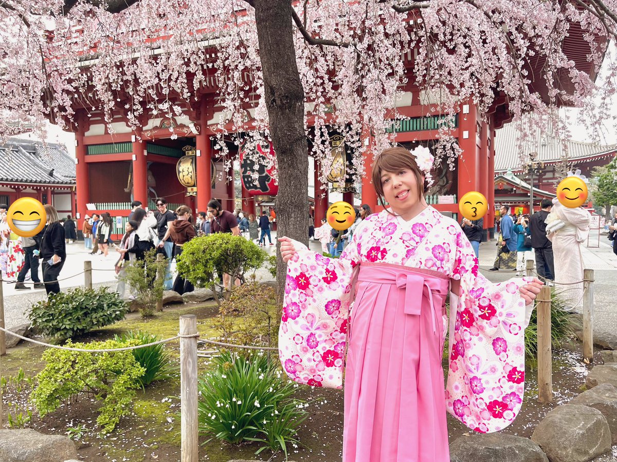makeover_with's tweet photo. オランダからのお客様🇳🇱

��本旅行中にお越しくださいました✈️

可愛いピンクの袴コーデで、浅草寺のしだれ桜と🌸🏮

めちゃくちゃびっくりしたのが、いつものレンタル着物屋さんへ行ったら、お客様のお友達のオランダ人カップルが来てたこと👫
急にオランダ語が飛び交って、偶然の出会いにびっくり\( ö )/

世界は広いけど、つながっているんだな～🌎
ご縁に感謝✨️

有難うございました❤️