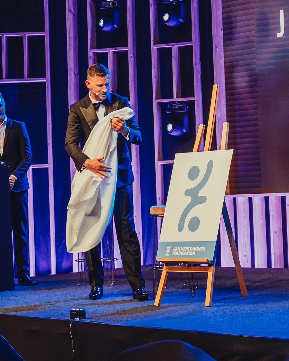 We raised €405.855 at our annual charity night! A huge thank you to all our guests and donors for making the night a success. Your support is instrumental in helping us create opportunities for kids.

Oh, and did you spot our new logo? Let's build a brighter future together. ❤️