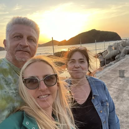 Veoma sam ponosan na našu dragu prijateljicu Dušanku Vujović, profesoricu na novosadskom Filozofskom fakultetu - koja je na višegodišnjem radu na Univerzitetu Hankuk u Seulu - čiji su studenti došli u Beograd da podrže naše studente u blokadi.
instagram.com/novas.tv/reel/…