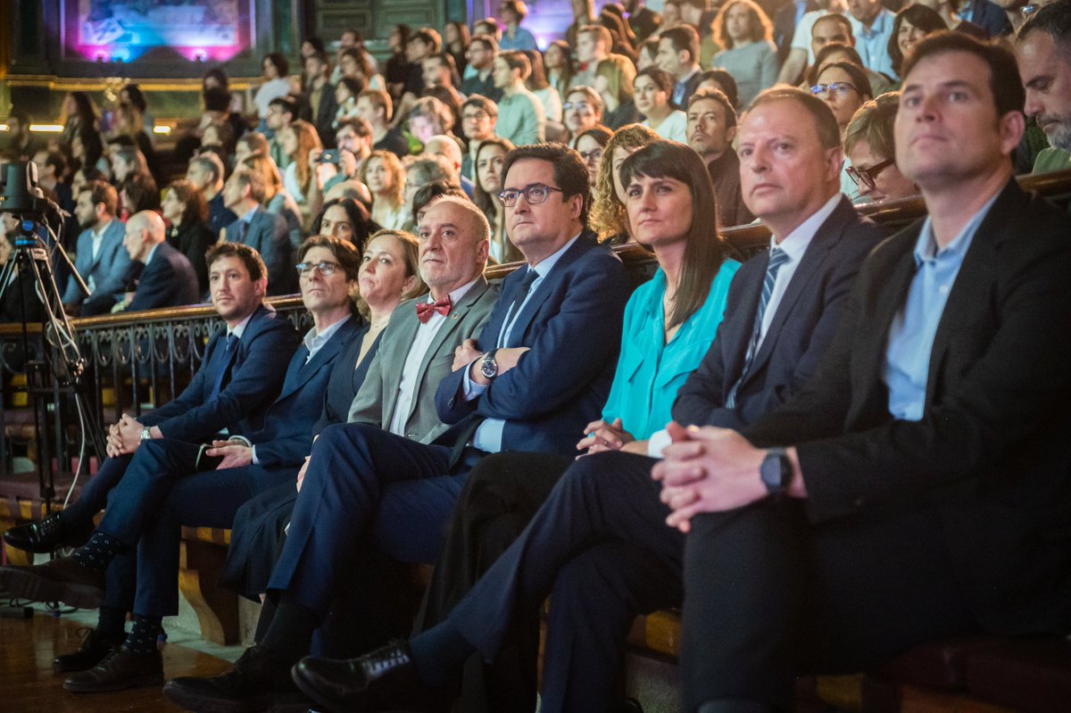 Ministerio de Ciencia, Innovación y Universidades (@cienciagob) on Twitter photo ✅ <a href="/CienciaGob/">Ministerio de Ciencia, Innovación y Universidades</a> y <a href="/mintradigital/">Ministerio Transformación Digital Función Pública</a> han presentado hoy el programa #GeneraciónD para financiar con 120 M€ y a través de <a href="/redpuntoes/">Red.es</a> más de 370 contratos de investigación en IA en:
🧪<a href="/CSIC/">CSIC</a>
💻<a href="/BSC_CNS/">BSC-CNS</a>
👩🔬<a href="/CNIC_CARDIO/">CNIC</a>
🔬<a href="/CNIOStopCancer/">CNIO Stop Cancer</a>
ciencia.gob.es/Noticias/2025/… ✅ <a href="/CienciaGob/">Ministerio de Ciencia, Innovación y Universidades</a> y <a href="/mintradigital/">Ministerio Transformación Digital Función Pública</a> han presentado hoy el programa #GeneraciónD para financiar con 120 M€ y a través de <a href="/redpuntoes/">Red.es</a> más de 370 contratos de investigación en IA en:
🧪<a href="/CSIC/">CSIC</a>
💻<a href="/BSC_CNS/">BSC-CNS</a>
👩🔬<a href="/CNIC_CARDIO/">CNIC</a>
🔬<a href="/CNIOStopCancer/">CNIO Stop Cancer</a>
ciencia.gob.es/Noticias/2025/…