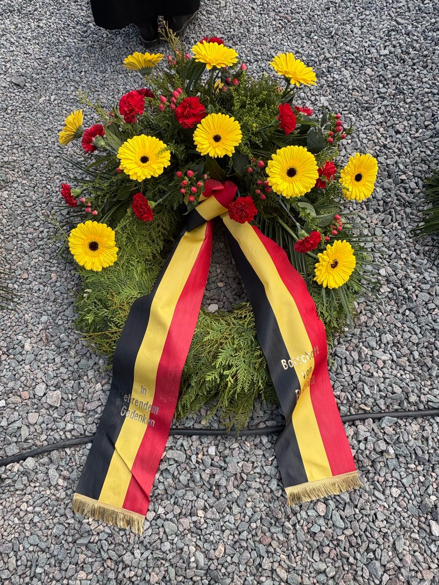 BelBotschaft's tweet image. Ich war gestern anwesend beim Gedenkakt zum 80. JT der Befreiung von #Buchenwald &amp;amp; #Langenstein, zusammen mit 🇧🇪Angehörigen der 2. und 3. Generation. 

Gemeinsam mit den Überlebenden gedenken wir der Opfer und erinnern an die wichtigen Lehren aus der Geschichte. #80thLiberation