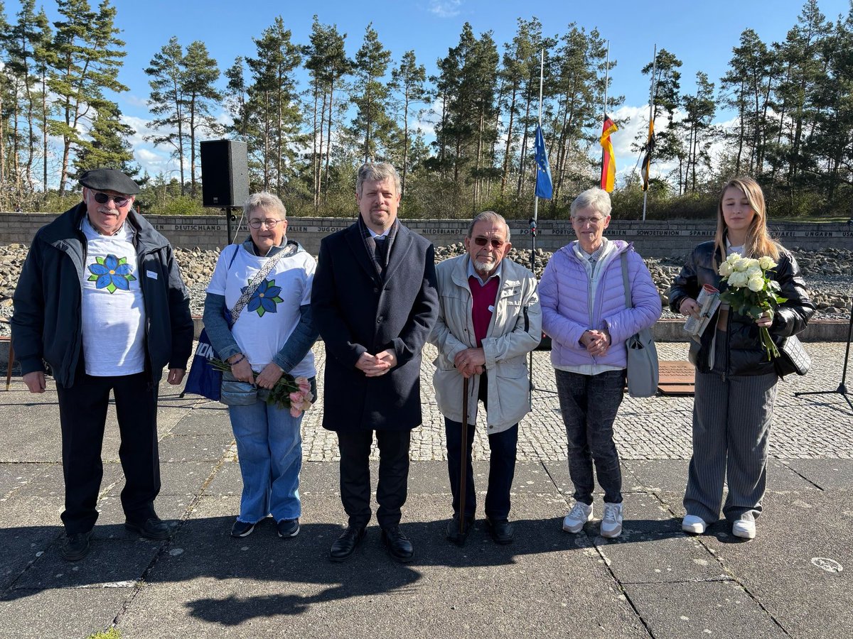 BelBotschaft's tweet image. Ich war gestern anwesend beim Gedenkakt zum 80. JT der Befreiung von #Buchenwald &amp;amp; #Langenstein, zusammen mit 🇧🇪Angehörigen der 2. und 3. Generation. 

Gemeinsam mit den Überlebenden gedenken wir der Opfer und erinnern an die wichtigen Lehren aus der Geschichte. #80thLiberation