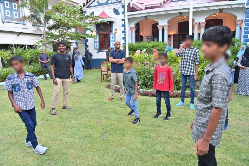 DhiMdv's tweet photo. މިފަދަ ވަގުތު ކޮޅެއްގެ އިންތިޒާރުގައި ތިބި ކުދިންނަށް ދެންވެސް އުފާވެރިކަން ގެނަސް ދެއްވާނީ @ibusolih 💛
#Ibusolih https://t.co/h07z5wnfBB
