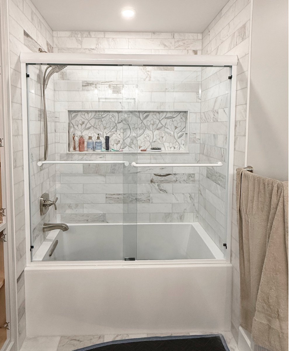 🗲White Lightning🗲

Our white finish steals the show faster than Elvis could shake, rattle and roll🎙️

Check out our website to see every door that comes with our white finish!

#Glass #Shower #Bathroom #Remodel #HomeImprovement