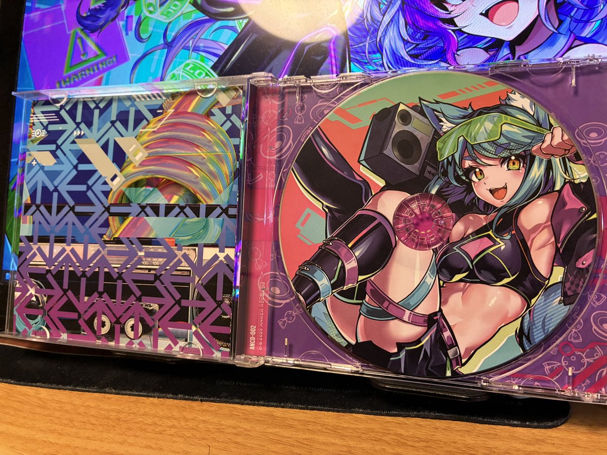 イラストを担当させて頂いたCD！！！
ディスクにまで印刷されててめっちゃ嬉しいーーーーーー!!!