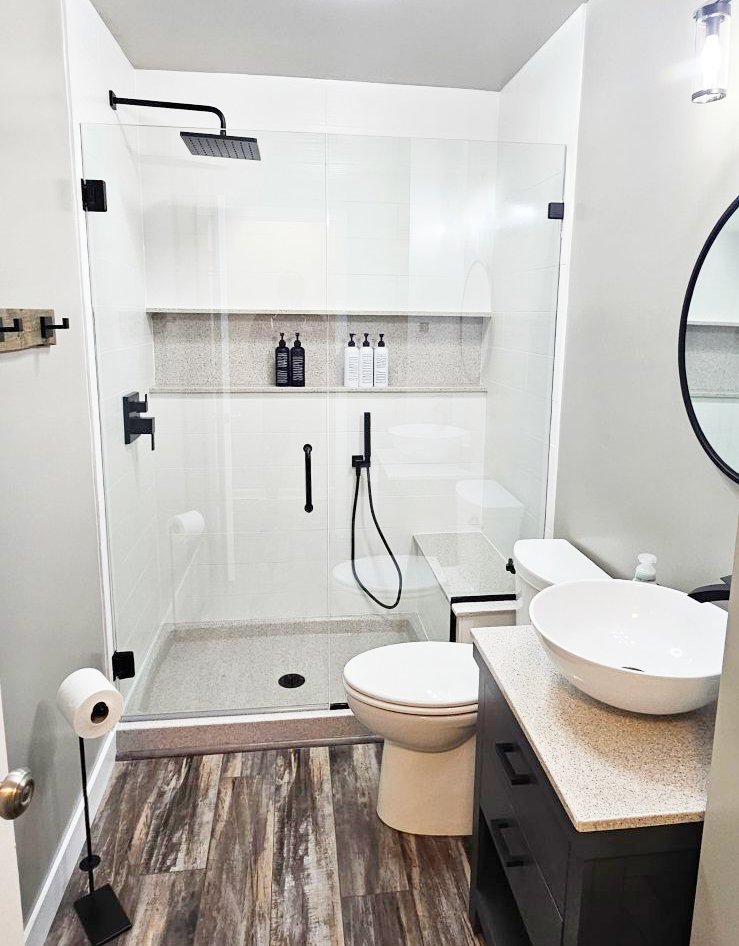 BascoShower's tweet image. This beautiful work of art is a frameless Celesta🎨

Complete with an in-line, notched panel and a matte black finish, it pairs perfectly with the shower head and handle🙌

See of all our luxurious famous doors on our website💎

#Frameless #Luxury #Notched #Finish #Shower #Glass