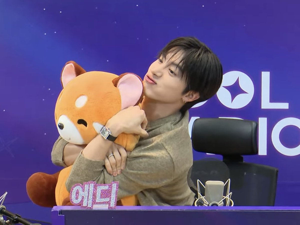 ericthinks's tweet photo. i have the urge to hug eric like that too https://t.co/cdYKo7riCi