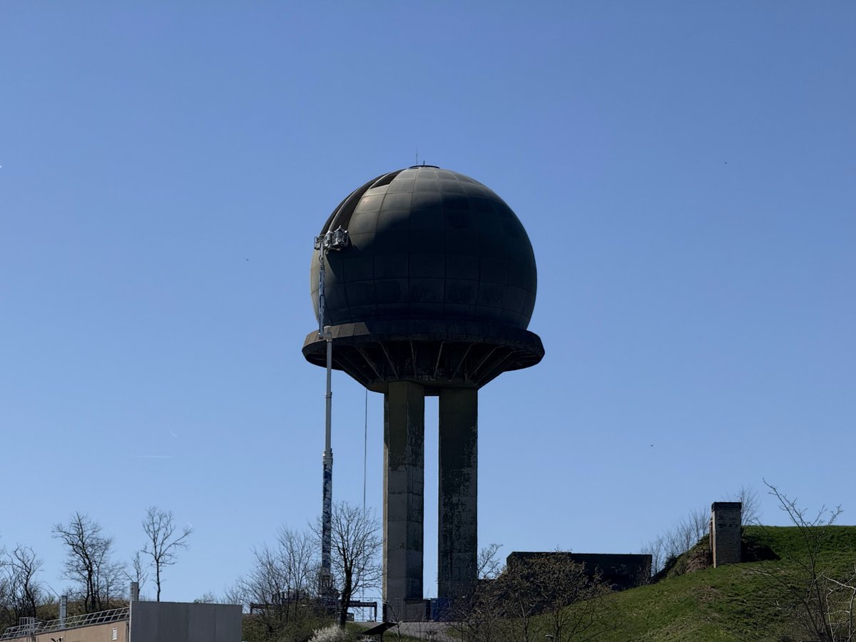 Début du démontage de l’une des deux boules.
Un pan de l’histoire Lyonnaise s’efface 😢