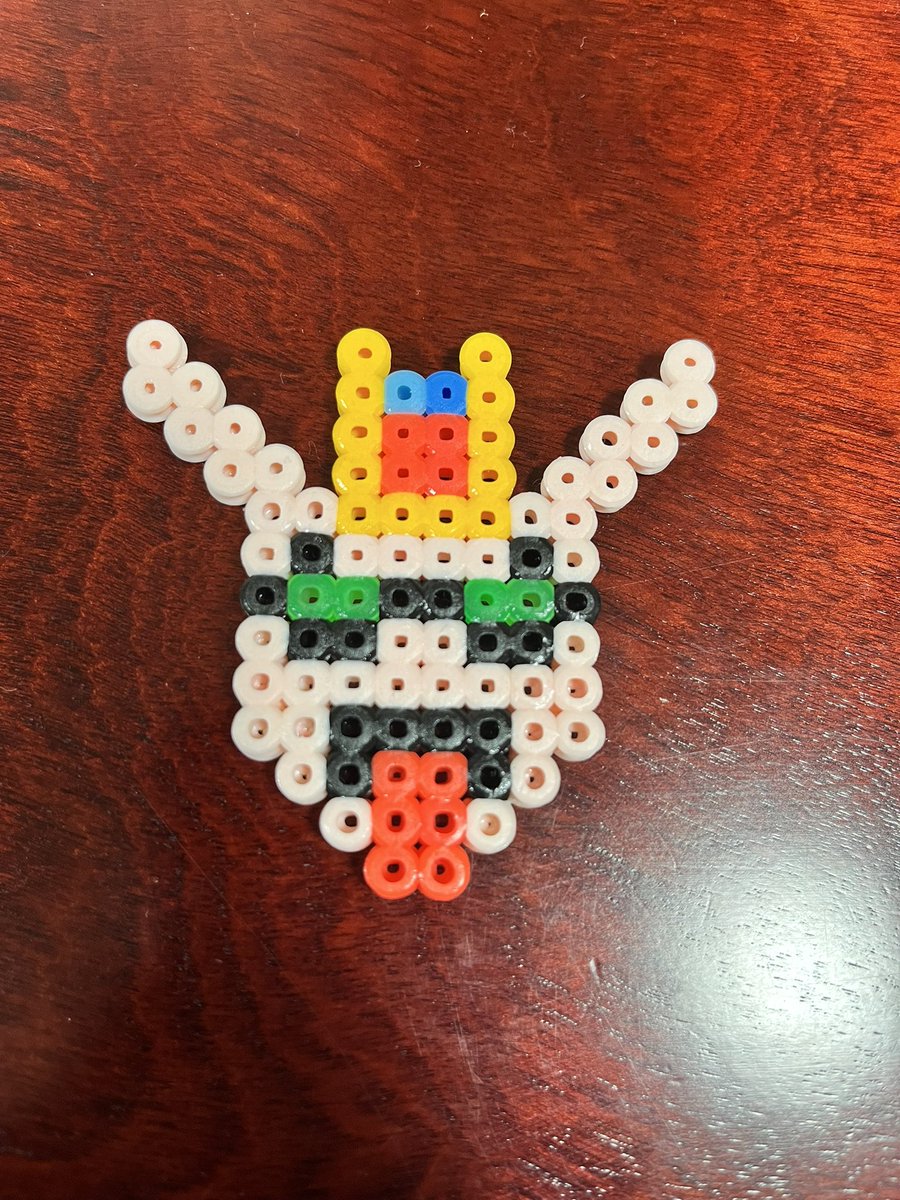 アイロンビーズで作ったんだけど娘に
えっ！なんでガンダムちゅくったのぉ？
て言われたんだけど。
ガンダムってわかる時点で教育の賜物を感じる。