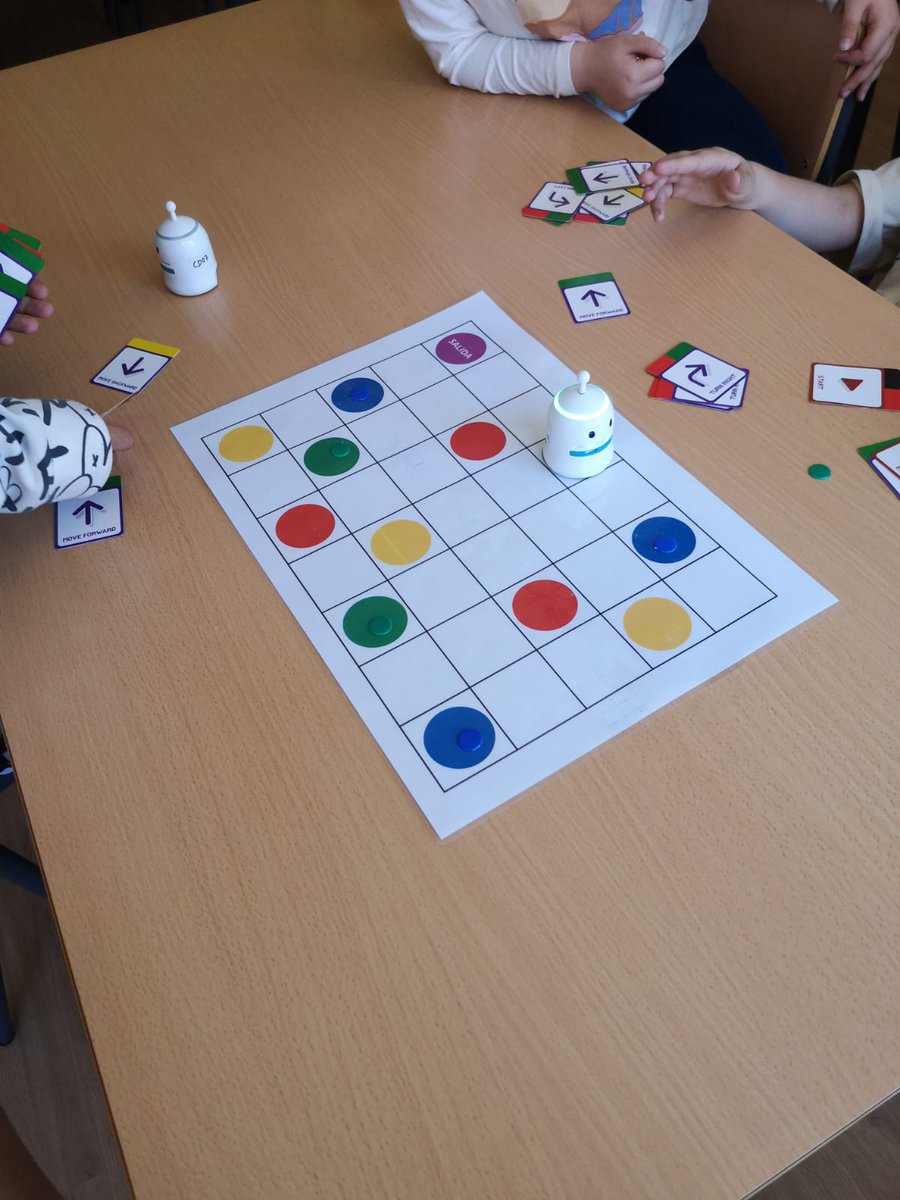 ¿Hacemos una carrera de atletismo?
¿Intentamos cazar a un ratón?
¿Jugamos un parchís?

Todo esto y mucho más es lo que han podido hacer hoy nuestros alumn@s del CEIP Federico García Lorca de Leganés con el robot True True.

#IF_CMadrid
#codigoescuela4_0_madrid