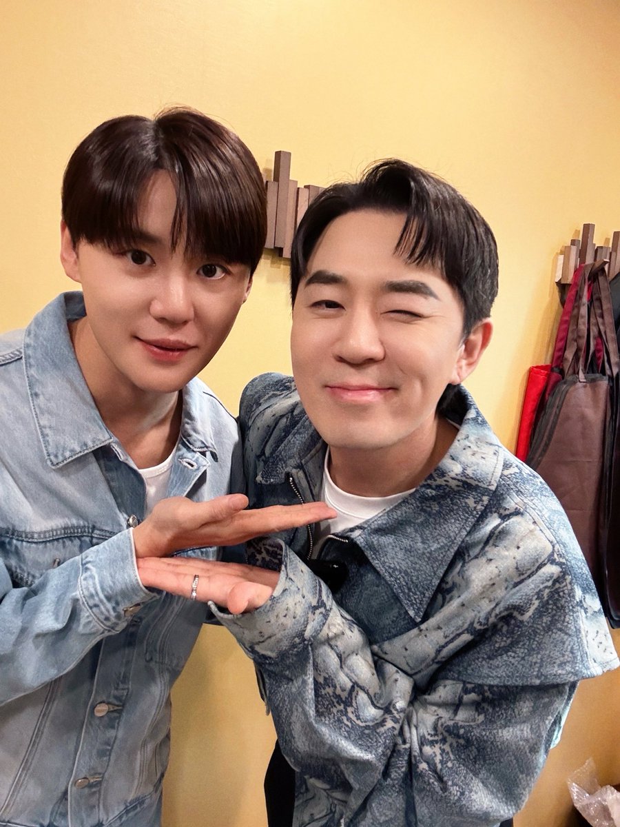 붐 형.. 양탄자는 없지만 날 믿어(?)🤩💙

🔗 youtu.be/vxH47x2d5C8?si…

#김준수 #KIMJUNSU #XIA
#XIA준수 #ジュンス #金俊秀
#PALMTREEISLAND