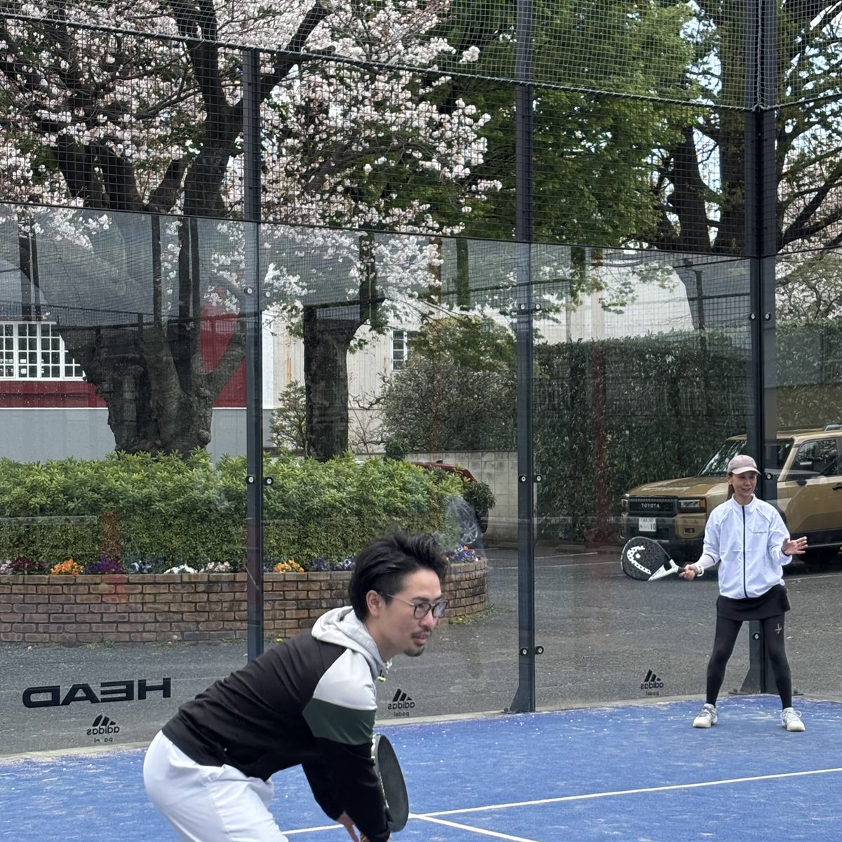 🌸お花見パデル🌸
〜ホットドッグ＆スープ付〜

桜の木の下でパデルをしたり、ホットドッグを食べたり、スープを飲んだり、盛りだくさんのイベントでした！
天気も雨予定から晴れに変わり最高のイベントとなりました！
ご参加いただいた皆様ありがとうございました🌭