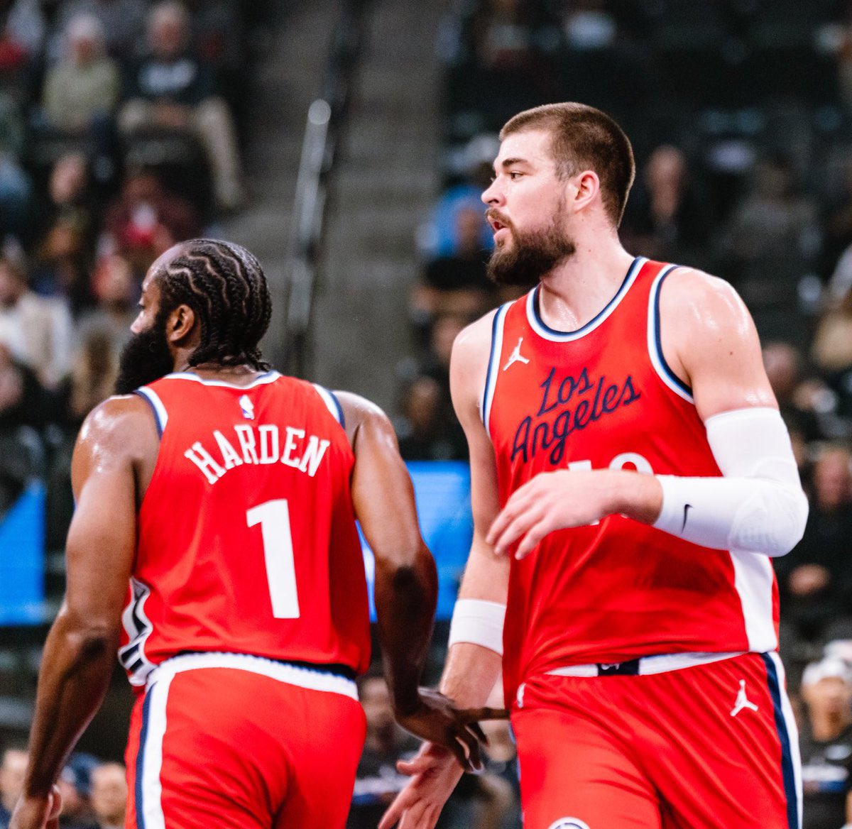 Nabil_djellit's tweet image. Quand j'entends que Curry est un des meilleurs joueurs du monde, honnêtement faut arrêter. La saison des Warriors n'a tourné qu'avec le renfort de Butler. Hier, Curry met 3 pts à 1/10, mais personne ne dit rien. Pendant ce temps, Harden porte les Clippers avec des perfs de Top 5…