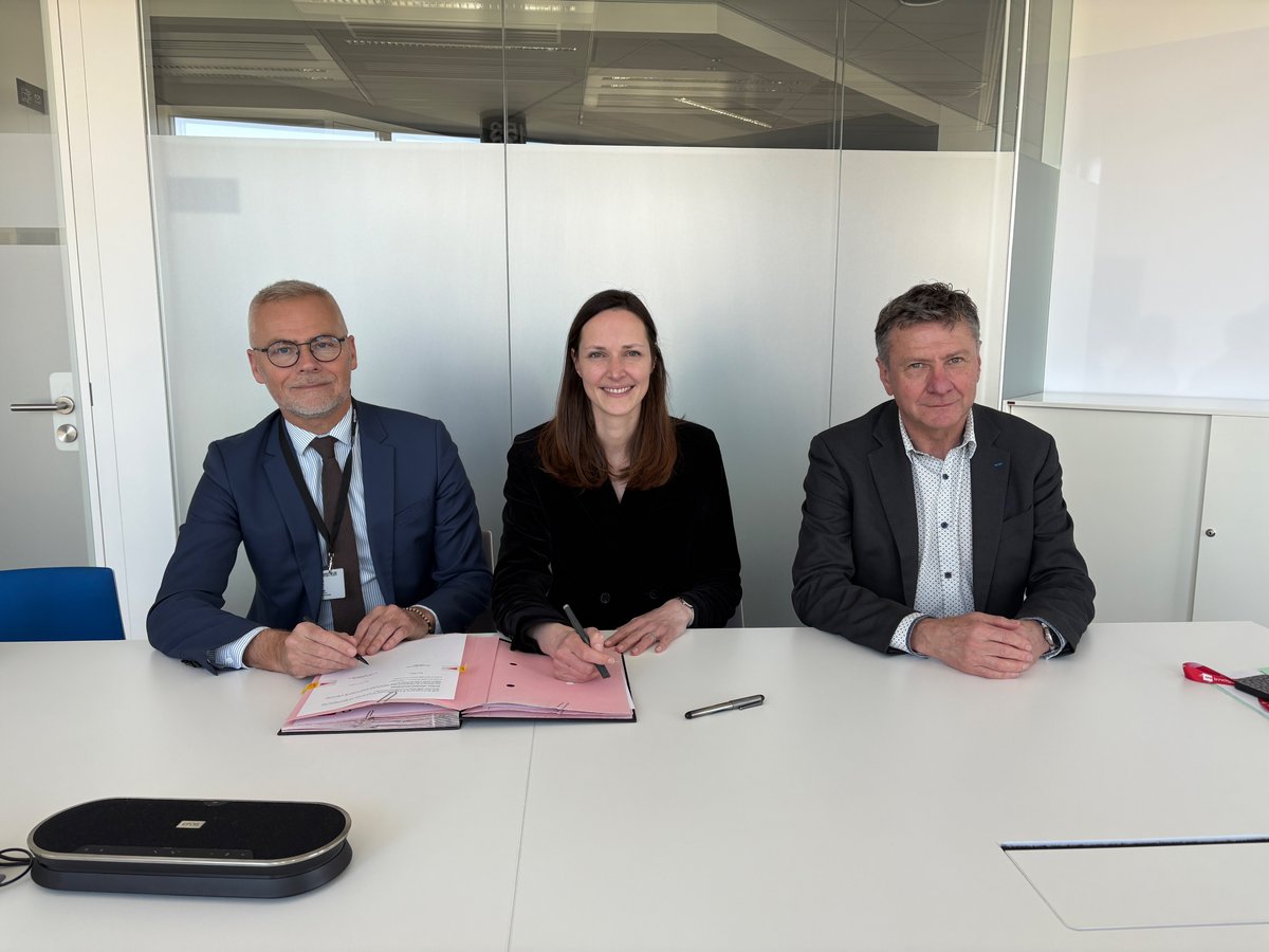 L’APVF renouvelle son partenariat avec Altice. En présence de Marie Lhermelin, Secrétaire générale d’Altice France, Christophe Bouillon, président de l’APVF et Jean Michel Morer, Vice-président de l’APVF, ont évoqué nos défis communs : arrêt du cuivre, plan THD, new deal…