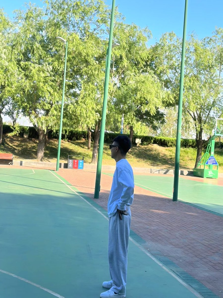 LiBinShuo's tweet photo. 🕶️ https://t.co/XwcOuJzD9q