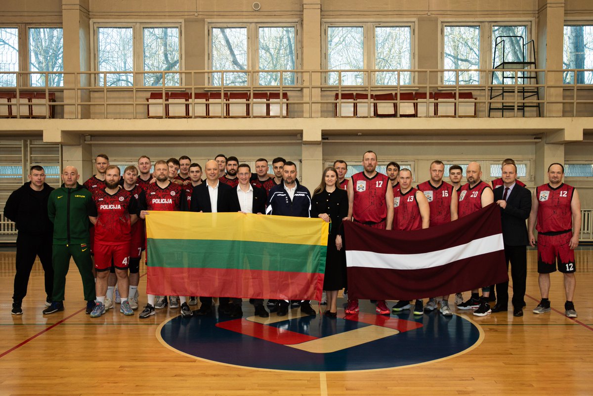 Aizvadītas <a href="/Valsts_policija/">Valsts policija</a> čempionāta sacensības basketbolā! Sacensībās piedalījās arī Viļņas policijas komanda, kura izcīnīja 1. vietu! iem.gov.lv/lv/jaunums/aiz…