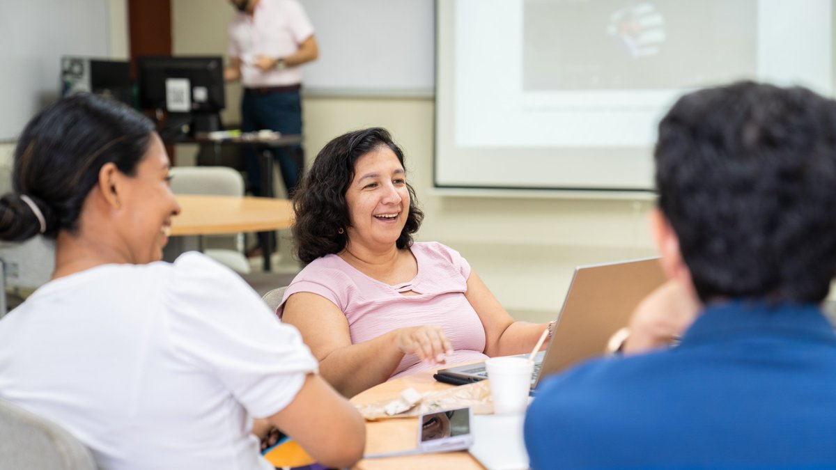 Centro de Investigaciones y Servicios Educativos (@cise_espol) on Twitter photo 41 docentes de <a href="/FadcomEspol/">FADCOM.ESPOL</a> participaron en el Programa Identidad Pro de CISE y <a href="/CeproemESPOL/">Centro de Promoción y Empleo</a>, donde fortalecieron su marca personal a través de talleres sobre hojas de vida de impacto, LinkedIn y presentaciones efectivas. 41 docentes de <a href="/FadcomEspol/">FADCOM.ESPOL</a> participaron en el Programa Identidad Pro de CISE y <a href="/CeproemESPOL/">Centro de Promoción y Empleo</a>, donde fortalecieron su marca personal a través de talleres sobre hojas de vida de impacto, LinkedIn y presentaciones efectivas.