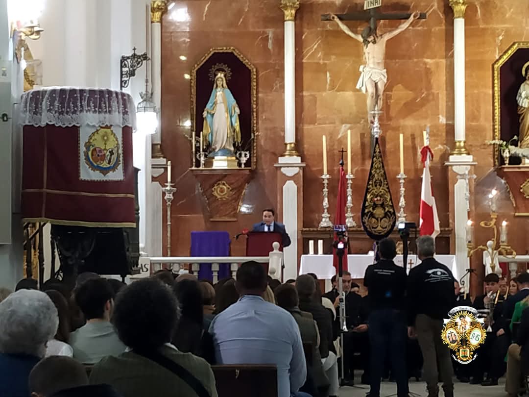 Magnífico pregón de la Semana Santa de Rociana 2025 a cargo de NH Jesús Carrasco Almansa, quien fuera presidente del Grupo Joven.
Allí estuvimos el pasado sábado pasado para acompañarlo.
¡Enhorabuena <a href="/jesuscalmansa_/">Jesús Carrasco Almansa</a>!

"𝑵𝒐𝒔 𝒅𝒆𝒋𝒂 𝒍𝒂 𝑪𝒓𝒖𝒛 𝒕𝒓𝒊𝒖𝒏𝒇𝒂𝒏𝒕𝒆..."