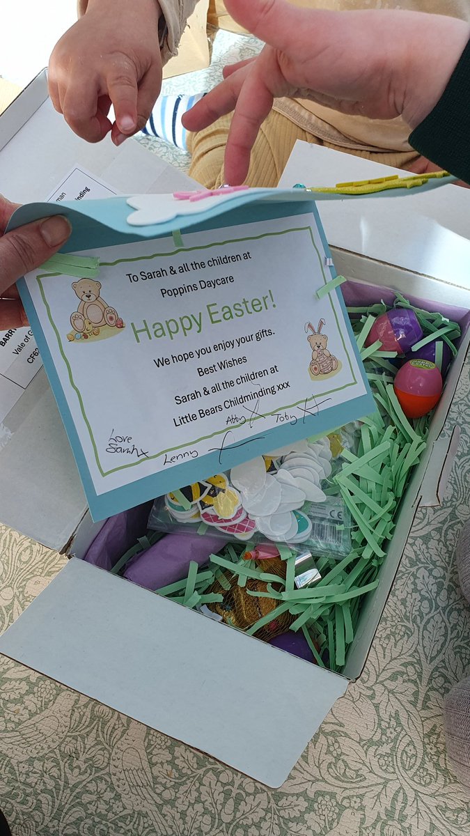 Received our Hoppy Easter hamper this morning from our Penpals 🏴󠁧󠁢󠁥󠁮󠁧󠁿 What lucky pops 📦 #friendship #understandingtheworld #firsthandexperience #childminder #learningopportunity <a href="/EarlyWales/">Early Years Wales</a> @PACEYCymru <a href="/PlayWales/">Play Wales</a> <a href="/SocialCareWales/">Social Care Wales</a> <a href="/WeCareWales/">WeCareWales</a> <a href="/clybiauplant/">Clybiau Plant Cymru Kids' Clubs</a>