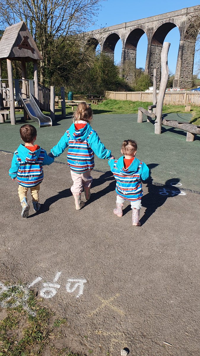 A morning of pure contentment and slowing down in nature 🌳🌼🍀 #inthemoment #naturesplayground #naturelovers #childminder #transientart <a href="/clybiauplant/">Clybiau Plant Cymru Kids' Clubs</a> <a href="/DewisCymruCAV/">Dewis Cymru Cardiff & Vale 🏴󠁧󠁢󠁷󠁬󠁳󠁿</a> <a href="/EarlyWales/">Early Years Wales</a> <a href="/mmewcav/">Move More Eat Well | Symud Mwy Bwyta'n Iach</a> @PACEYCymru <a href="/PlayWales/">Play Wales</a> <a href="/PublicHealthW/">Public Health Wales</a> <a href="/SocialCareWales/">Social Care Wales</a>