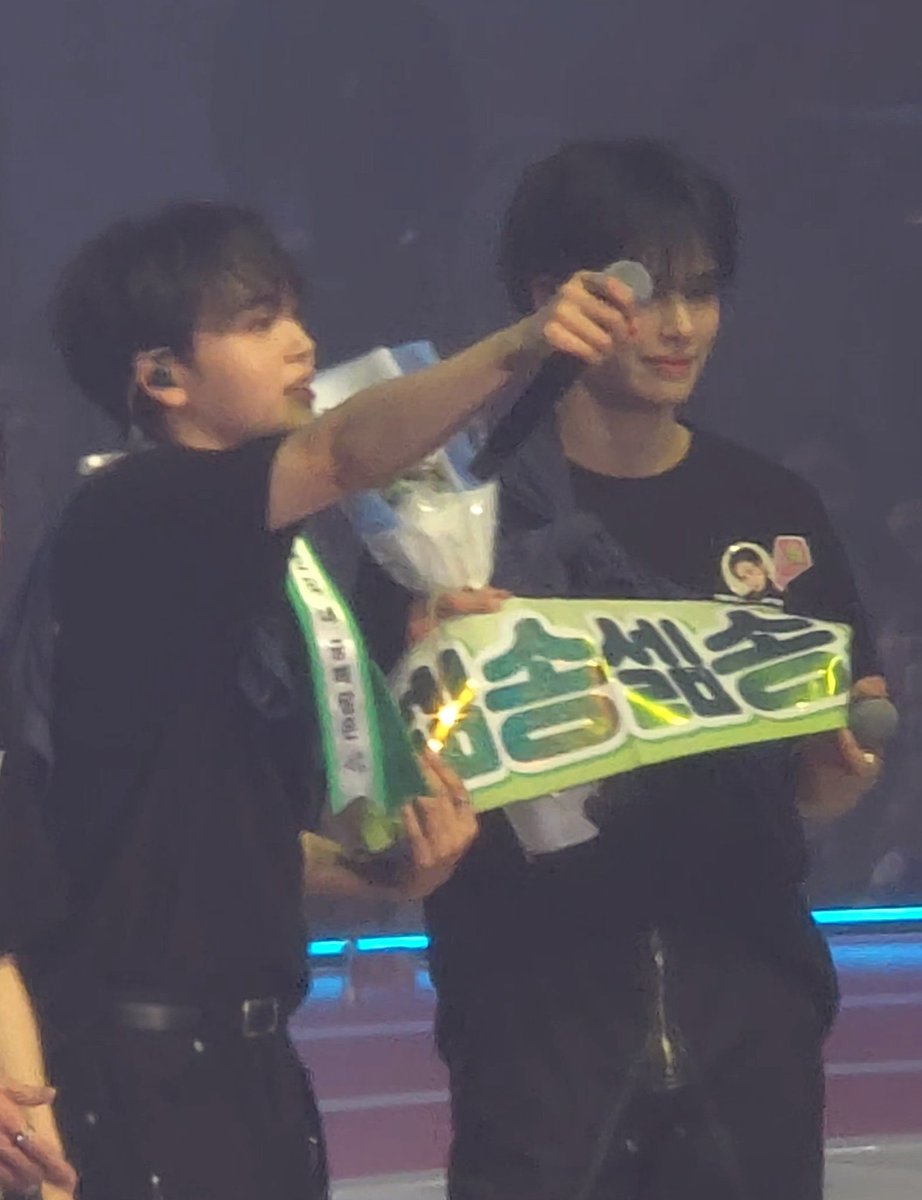 au_Rhum9902's tweet photo. 클라우드9이랑 셂송 슬로건 샤라웃이 1년전이라니 https://t.co/uSwPBC9mIn