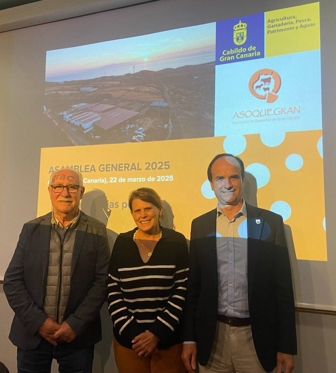 sectprimariogc's tweet image. Gran Canaria, epicentro del queso artesano 🧀
+70 queserías se reunieron en la isla en la Asamblea de #QueRed.
El modelo de colaboración entre el sector y @CabildoGC, ¡referente nacional!
Más apoyo, innovación y tradición.
El futuro del queso se cuaja aquí
#QuesoArtesano