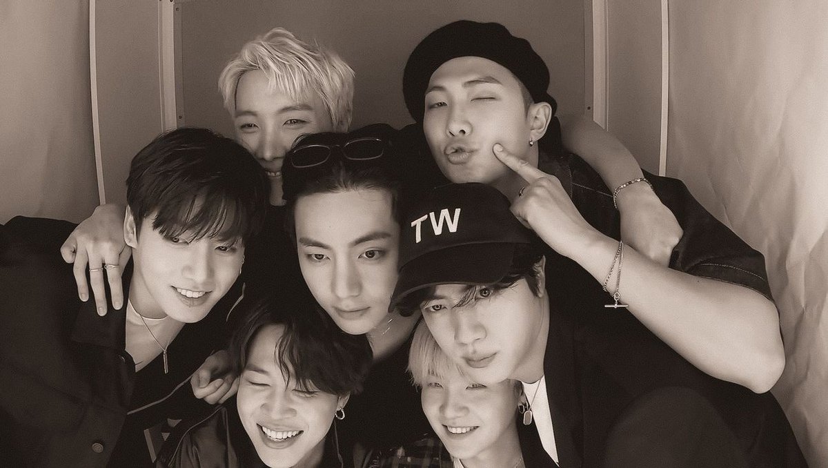 withluvforjm's tweet image. I HATE SOLO STAN, especially the ones that belittle the other members just to favor their favorite. They forget that BTS is a family and that they and your favorite won&apos;t like you for treating their members badly.

#btsis7 #BTSarmy #BTSOT7