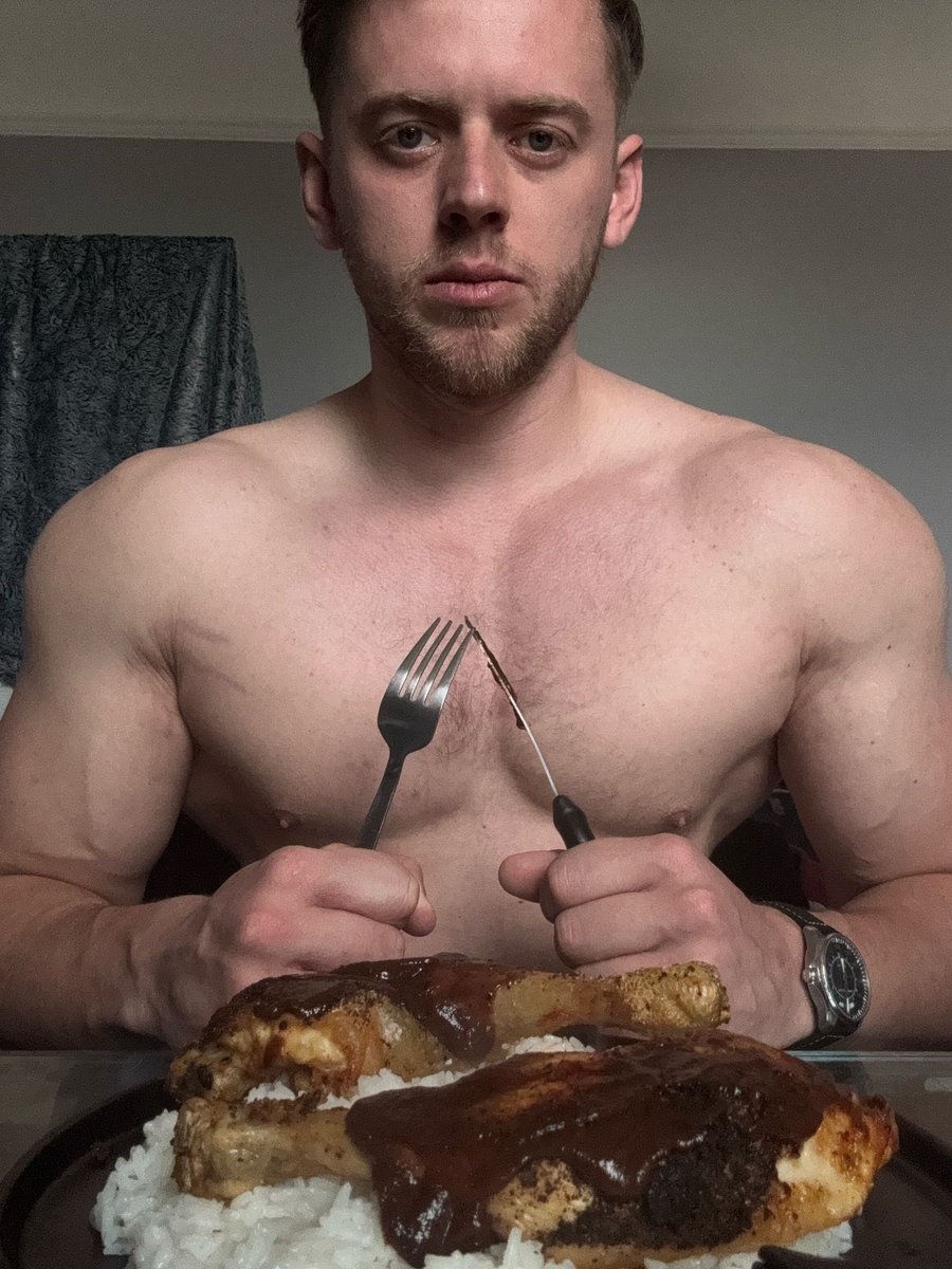 Dinners served. Who’s paying while I’m devouring? Daddy wants a dessert. 

Cashmaster findom