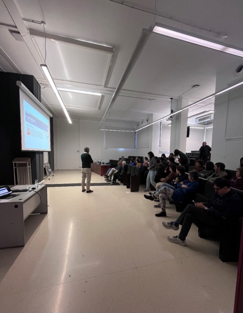 👏👏  Benetan interesgarria Yanko Iruin, Kimikako Fakultateko Katedradun-ohiaren "Quimiofobia" hitzaldia 👏👏 Muy interesante la charla "Quimiofobia" del ex-catedrático de la Facultad de Química, Yanko Iruin