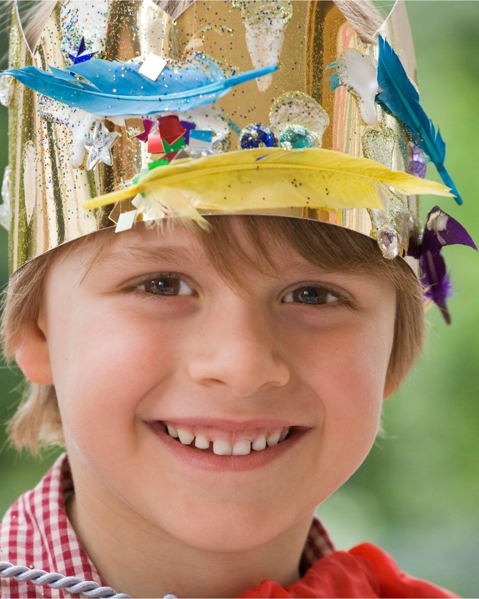 Drop in Wardown House TOMORROW from 11.30am - 3.30pm for our "Creative Crowns Workshop"!

Free and perfect for ages 3 - 7, join us this holiday period in one of our two Crown making sessions, inspired by Wardown’s Hat and Headwear collection. More at culturetrust.com/whats-on/creat…