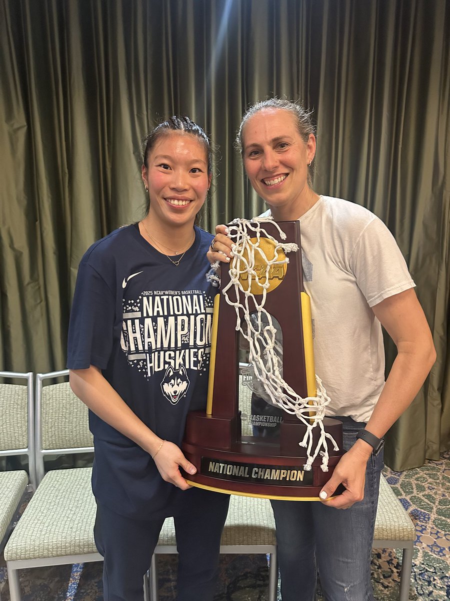 Princeton WBB (@princetonwbb) on Twitter photo Two people that are always tied to winning basketball are now connected by winning the ultimate prize.
<a href="/UConnWBB/">UConn Women’s Basketball</a> National Champions. 🧡🖤💙
<a href="/kaitlynchenn2/">kaitlyn chen</a> 🤝 <a href="/Coach_Berube/">Carla Berube</a>
#GetStops 🐯🏀 Two people that are always tied to winning basketball are now connected by winning the ultimate prize.
<a href="/UConnWBB/">UConn Women’s Basketball</a> National Champions. 🧡🖤💙
<a href="/kaitlynchenn2/">kaitlyn chen</a> 🤝 <a href="/Coach_Berube/">Carla Berube</a>
#GetStops 🐯🏀