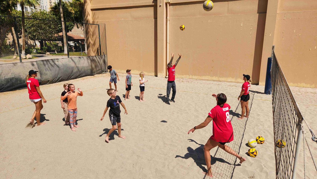 ProSportsMVP's tweet photo. Our Pro Beach Volleyball Tour concluded after visiting numerous bases across Southwest Asia. The troops had a great time as the pros ran a variety of clinics and games. https://t.co/nQye6A492p