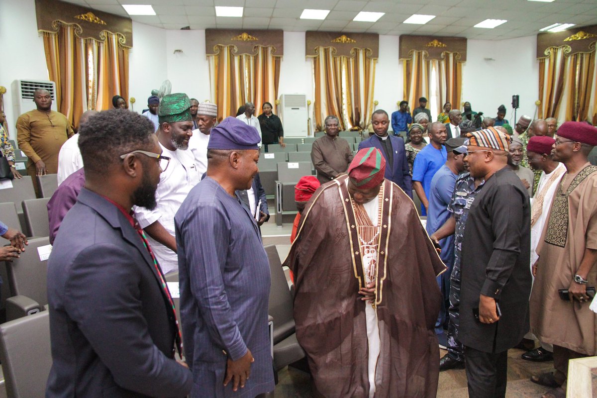 JosSouth_LGA's tweet photo. The Executive Chairman of Jos South Hon Silas Patrick Dung, who also serves as ALGON Deputy Chairman, today attended the inauguration of the 2025 Christmas Carol and Sing Songs Committee. https://t.co/Lckc18ujWH