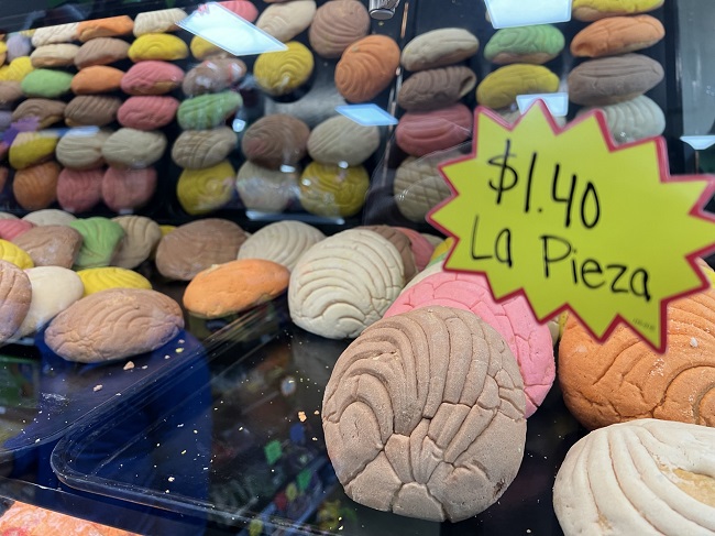 There is an amazing new supermarket, bakery, and taqueria in Battle Creek.    La Loma Supermercado opened earlier this year on the west side and it has a bit of everything.

swmichigandining.com/2025/04/07/la-…